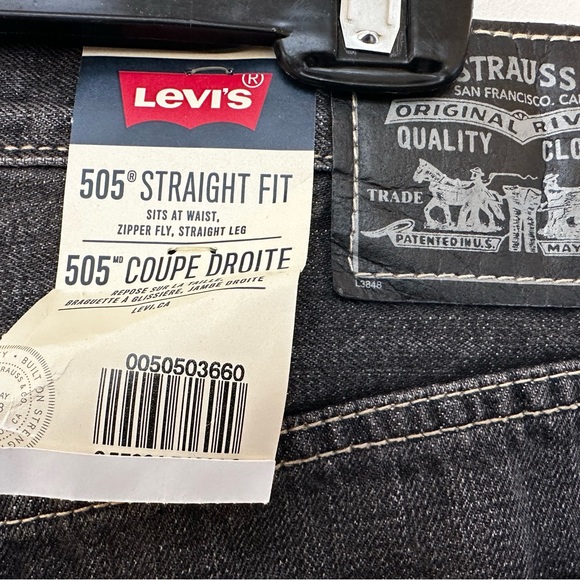 Brand new Levi’s 505 Straight Fit Jeans. Size 32x30 - Picture 3 of 5